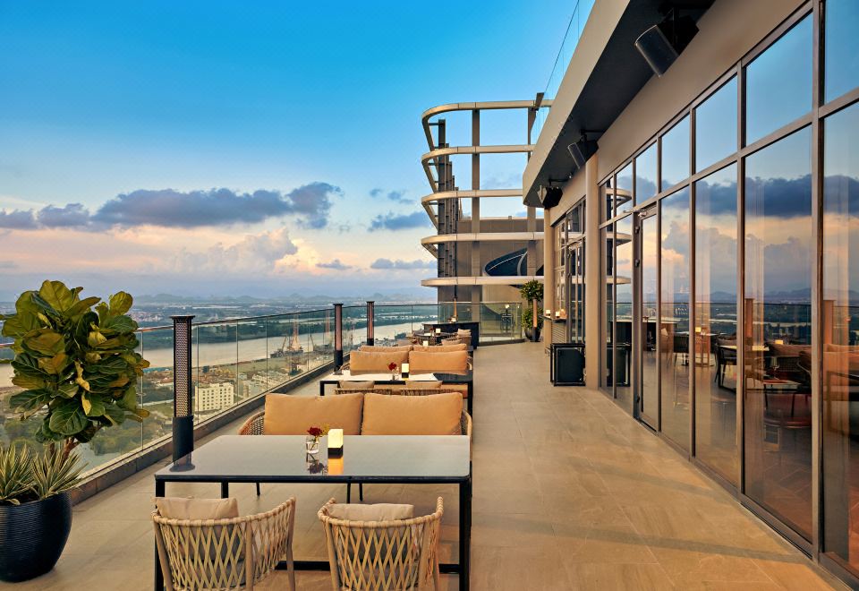 풀만 하이퐁 그랜드 호텔 수영장