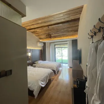 Weihui Huaqigu Homestay