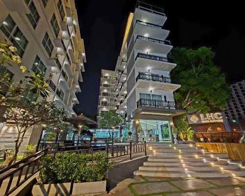 LHC HOTEL AND RESORT Hotels near Mum Aroi Naklua