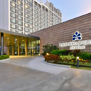 春武裡日航阿瑪塔城市飯店 Sripathum University Chonburi Campus附近的飯店