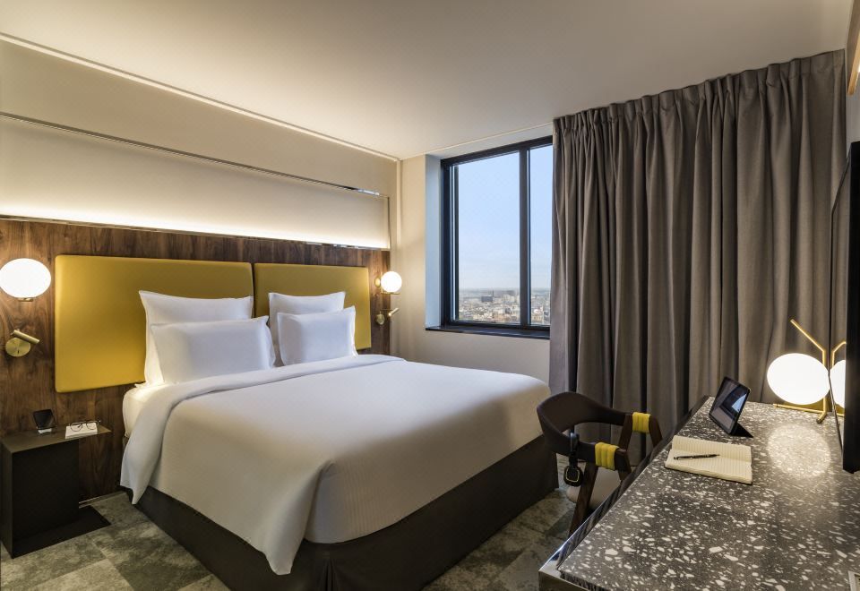 2. 풀먼 파리 몽파..