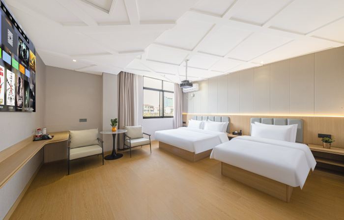 Naisi Smart Hotel (Jiangyin Bund Subway Station)