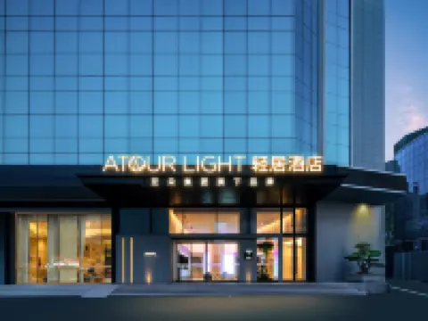 Light House Hotel at Xunlimen Station, Jianghan Road, Wuhan. Hotels near Jianghan Road Pedestrian Street