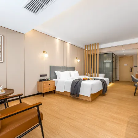 Guilin Yachne· Landscape Mirror Hotel (Guilin Railway Station and the Mixc mall Branch)