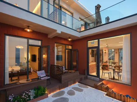 Qingdao Yuehai · Er Homestay Отели рядом с достопримечательностью «Laoshan Taiqing Palace»