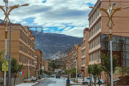 Shankee Hotel (Basu County Government) Отели в г. Басу