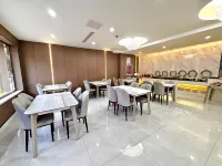 โรงแรมซื่อจี๋ฮวาไค (จัตุรัสประชาชน แม่น้ำพีค็อก) - พร้อมอาหารเช้า