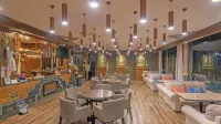 Yading Zhaxi Kongshu Tibetan Culture Theme Hotel