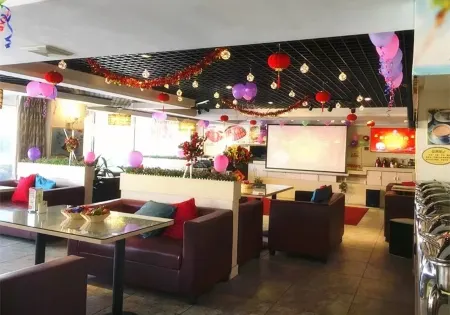 Gold and Silver Business Hotel Huaiji Отели рядом с достопримечательностью «Wenchang College»