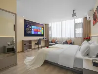 Fengxing Hotel (Kunming Railway Station Shuangqiao Night Market) Hotels near Fude Station