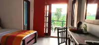 Edgefield Escapes - balcony