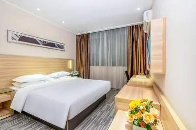 雲境飯店（平南中心購物廣場縣政府店） 江濱廣場附近的飯店