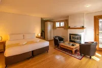 Lake St Clair Lodge Hotels in Lake St Clair