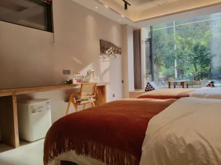 Meet Mountain Homestay (Bali Gou Scenic Area) Отели рядом с достопримечательностью «Jiulian Mountain Scenic Area»