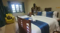 Melina's Beachfront Bungalows and Villa - Hostels