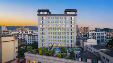 Mile Bonny Hotel Отели рядом с достопримечательностью «Honghe Nativeland»