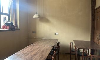 Lazy Boy Hotel(Adin Gate Site)