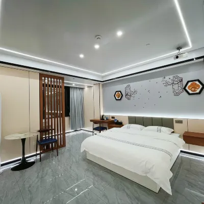 Wangyuege Apartment (Nanning Dajia Yucai Future School) Hotels near Huahua World