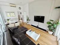 Canary Pool Villa Bangsaen
