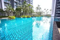 Grand Medini Suites by RR JBcity - Rooftop Pools