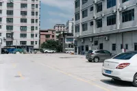 Yizhi Hotel (Qingyuan Yingde Binjiang Park Branch) - parking