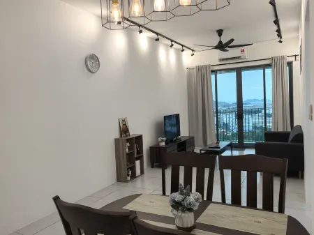 Bahagia Family House in Meritus Отели рядом с достопримечательностью «Chai Leng Park Aquarium»