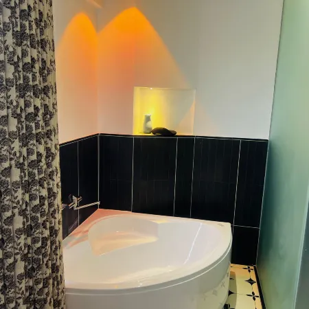 Jianshui Xinjushui HealingVilla Lake View Homestay (Jianshui Ancient City Chaoyang Tower)