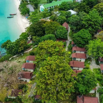 Bayview Resort Phi Phi Island - Beach Front Resort Отели рядом с достопримечательностью «Пляж Лонг-бич»