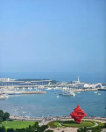 Qingdao Yihaiju Boutique Hotel (Wusi Square Qingdao University Branch)