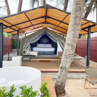 Sichon Glamping Resort, Beachfront Hotels near Wat Chedi (Ai Khai)