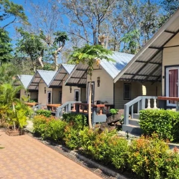 Chang Life Resort Отели рядом с достопримечательностью «Pearl Beach»