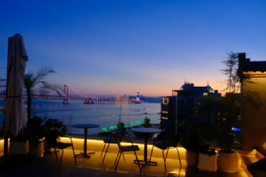 QINGSONG·YAJU Hotel di 