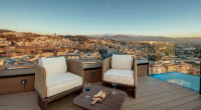 格拉納達馬丁納塞爾科蒂爾 HMO 酒店 鄰近格拉納達大學的酒店