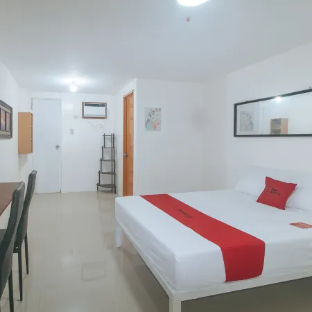 RedDoorz @ FCCG GoldMoon Boutique Hotel