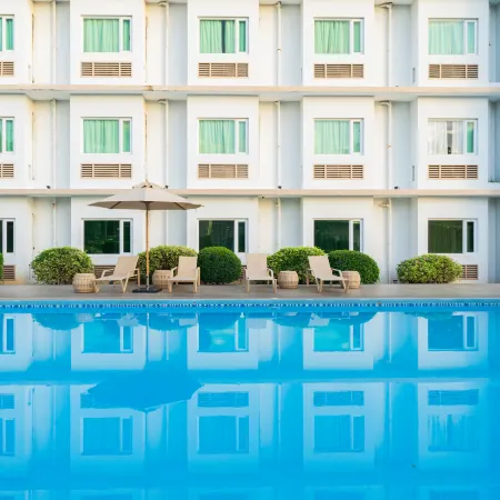 Microtel by Wyndham South Forbes Near Nuvali