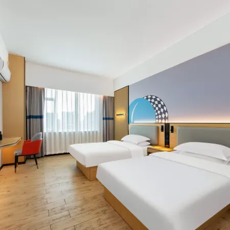 Oriental Holiday Hotel Отели рядом с достопримечательностью «Пляж Силвер»