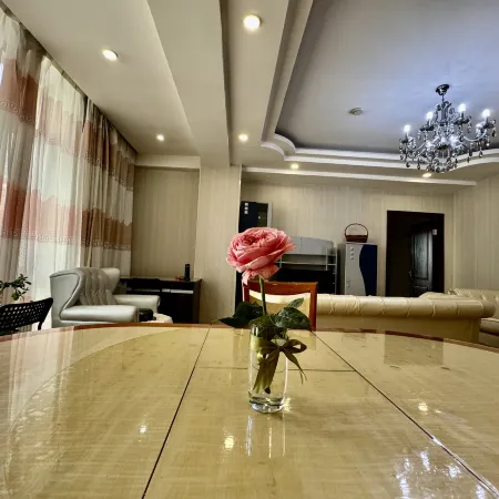 Central Ulaanbaatar 2BR | Walk to Main Square Отели рядом с достопримечательностью «Сүхбаатарын Талбай»