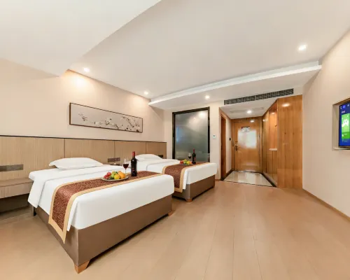 Golden Phoenix Holiday Inn Hotels in Данту