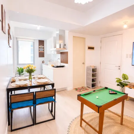 The Sunny Side 2BR with Pool and City View
