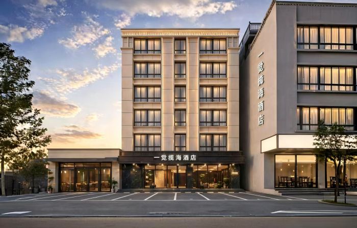 Yijiaolanhai Hotel (Lingshui High-Speed Railway Station Haiyun Plaza)