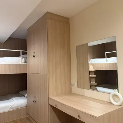 Mood Nimman Hostel ウォームアップ パブ&レストラン周辺のホテル