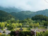 Sunny Lodge Hotels near Cheng Kan