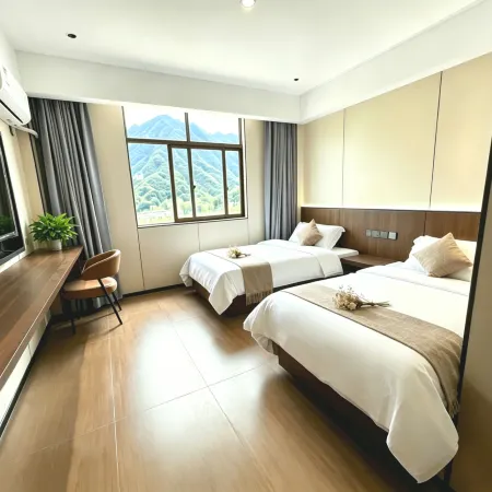 Xiangjing Grand Hotel (Motuo Passenger Station)