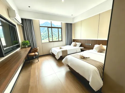 Xiangjing Grand Hotel (Motuo Passenger Station)
