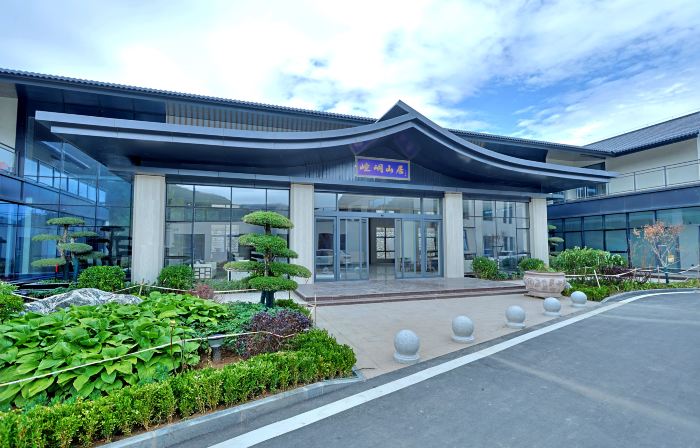Kongtong Mountain Retreat · Luxury Hideaway