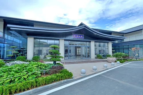 Kongtong Mountain Lodge