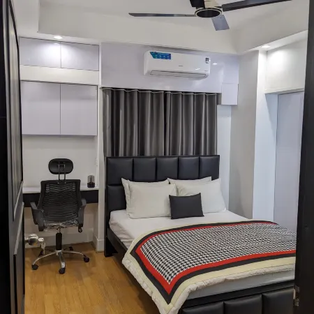 Entire Designer Apt+Free Airport Pickup+Discount