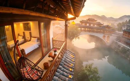 Hua Qianshu Inn (Furong Town Da Waterfall Branch)