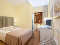 Hotel Regina Hotels near Leonelli's Beach