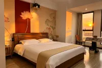 Jianglan • RIVER • Cinema Boutique Stay (Yichang Three Gorges Visitor Center Wanda Plaza) - Bergblick